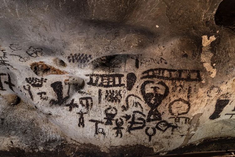 32 Simbol Purba Muncul Berulang di 350 Gua Eropa, Bahasa Tertua?