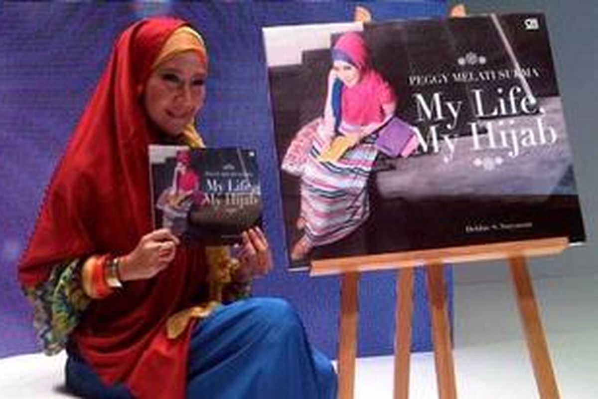 Peggy Melati Sukma meluncurkan bukunya, My Life, My Hijab, di ajang Indonesia Islamic Fashion Fair 2013, Jakarta Convention Center, Jumat (31/5/2013).
