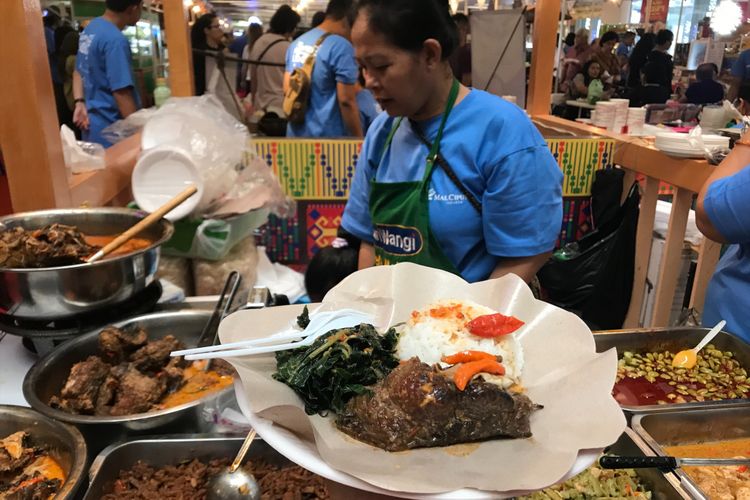 Mangut Manyung Bu Fat Semarang di Kampoeng Legenda, Mal Ciputra, Jakarta Barat.