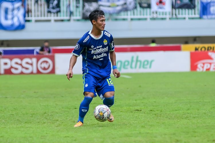 Henhen Herdiana dipinjamkan Persib Bandung menuju Dewa United mulai Liga 1 2023-2024.