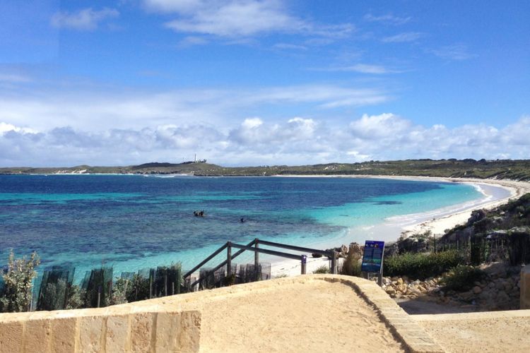 Hamparan laut yang menyabut Anda saat pertama kali menginjak pulau Rottnest, Australia Barat, Senin (11/9/2017)