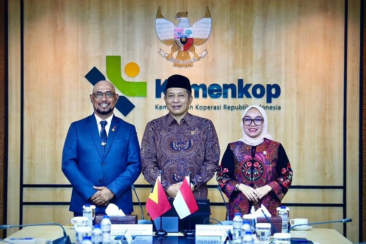 Pertemuan antara Menteri Koperasi Ferry Juliantono dengan Sekretaris Negara Urusan Koperasi Timor Leste, Arsénio Pereira da Silva, di Jakarta, Jumat (5/12/2025). 