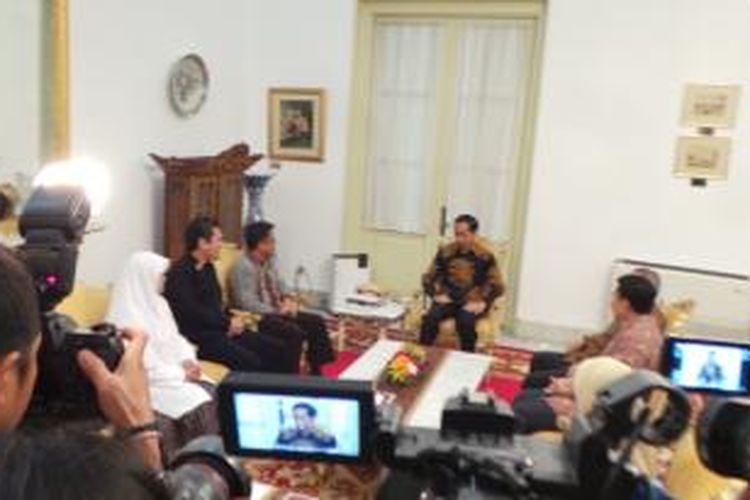 Suasana pertemuan Presiden Joko Widodo dengan Presiden PKS Sohibul Iman dan sejumlah pengurus DPP PKS, di Istana Merdeka, Jakarta, Senin (21/12/2015).