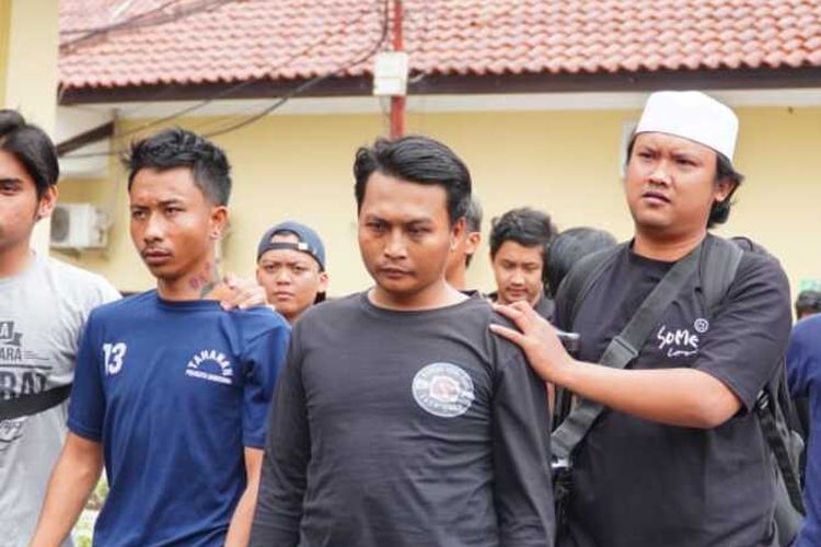 Para tersangka sedang menjalani gelar perkara terkait kasus penganiayaan hingga tewas seorang juru parkir di Kecamatan Cimaung, Kabupatem Bandung, Jawa Barat pada Minggu petang
