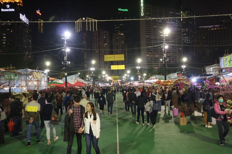 Pasar bunga menjelang Imlek di Victoria Park, Hong Kong, Jumat (24/1/2020).