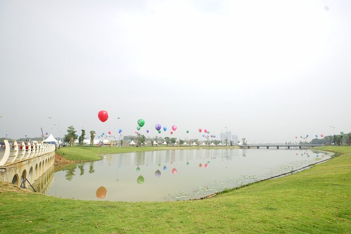 Taman publik yang dibangun di kawasan hunian Meikarta, Cikarang