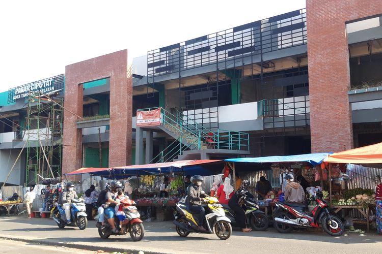 Suasana Pasar Ciputat, Tangerang Selatan.