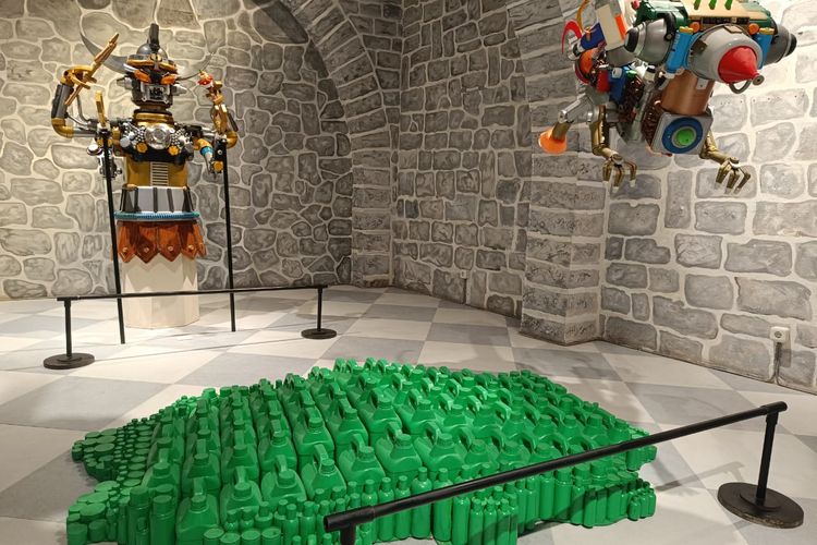 Salah satu karya seniman dalam kegiatan Bandung Art Month (BAM) yang bertema Angkat di Grey Galeri, Braga, Bandung. 