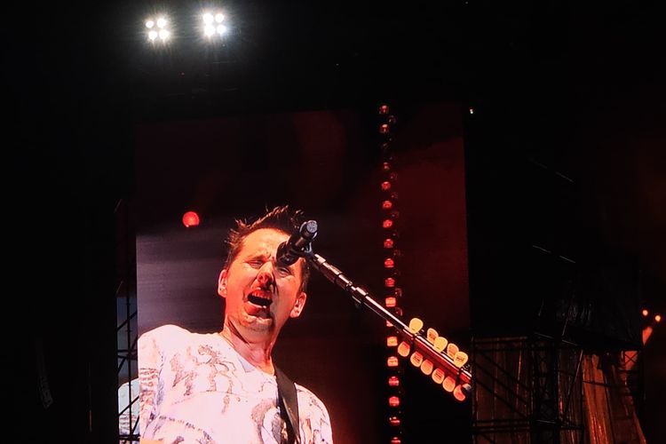 Matthew Bellamy, vokalis Muse di Carnaval Ancol, Jakarta Utara, Jumat (19/9/2025). 