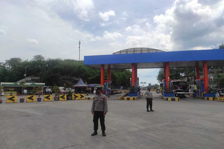 Suasana arus balik masih terlihat landai di Pelabuhan Penyeberangan Lembar Lombok Barat