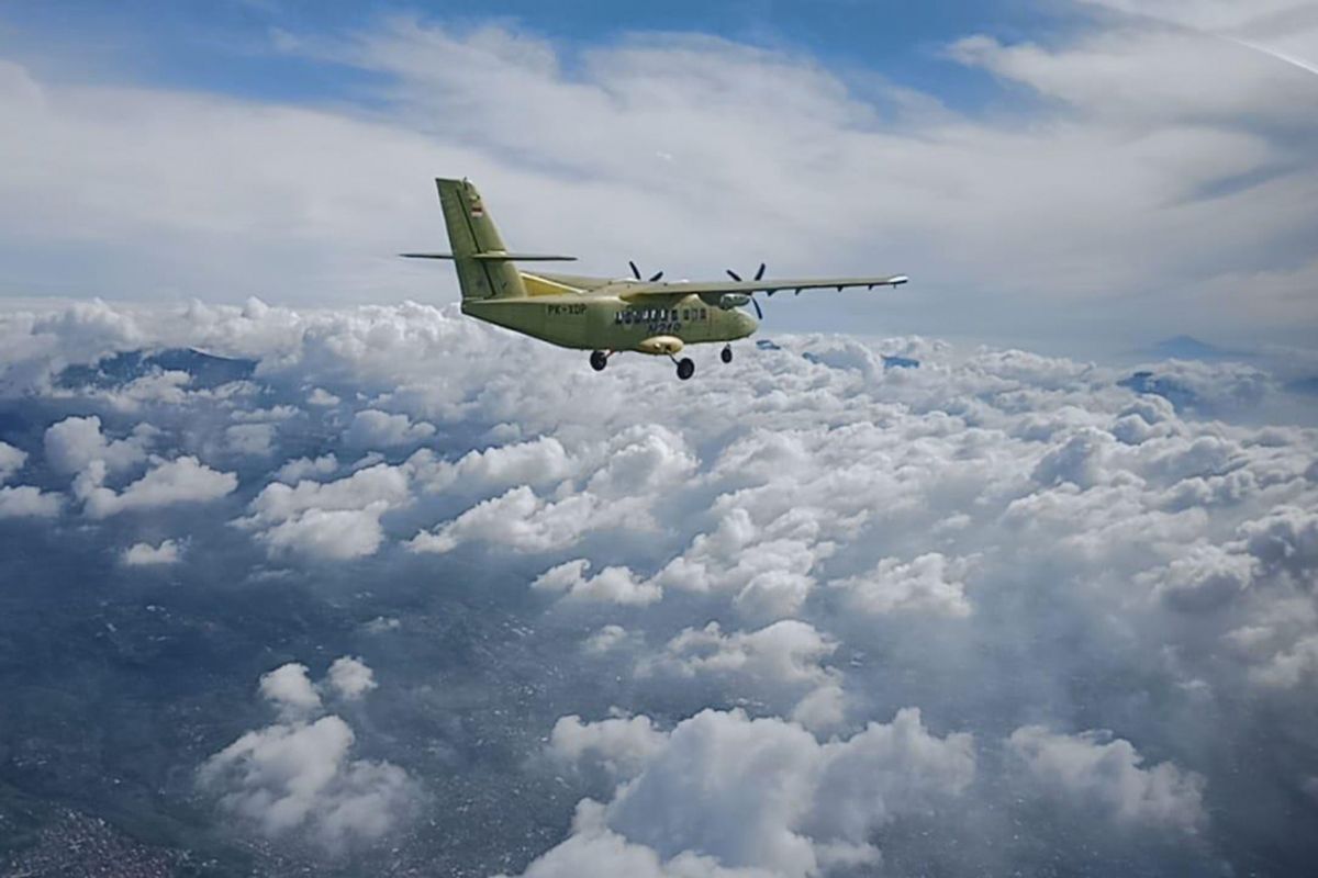 Purwarupa pesawat kedua N219 melaksanakan flight test untuk pertama kalinya, Jumat (21/12/2018). 