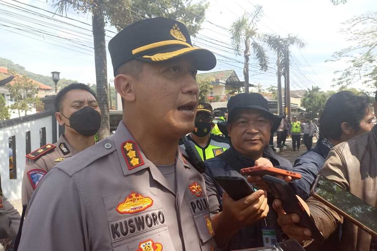 Kapolresta Bandung Kombes Pol Kusworo Wibowo mengatakan, pihaknya masih melakukan pemeriksaan terhadap saksi-saksi yang diajukan oleh saudari R sebagai pelapor. R bukan korban pencabulan.