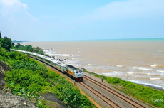 Di Mana Lokasi Pantai Jodo? Bisa Lihat Kereta Api Lewat di Tepi Laut 