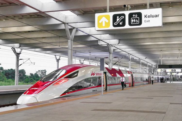 Cara Dapat Diskon Tiket Whoosh 50 Persen di Traveloka dan Tiket.com