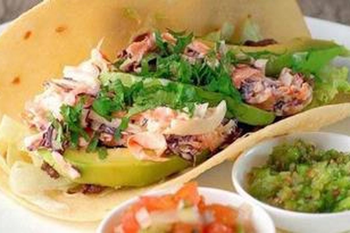 Makanan yang dihidangkan di FJ Grill terjaga karena kualitas bahannya sangat istimewa serta diracik para chef nan handal.