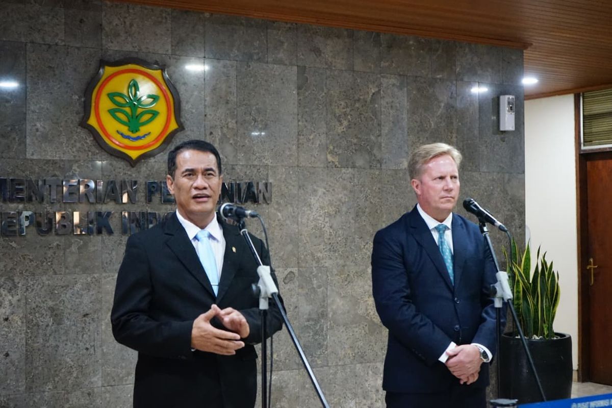 Menteri Pertanian, Perdagangan, Investasi, dan Kehutanan Selandia Baru Todd McClay bersama Mentan Andi Amran Sulaiman di Kantor Pusat Kementerian Pertanian (Kementan), Jakarta Selatan, Kamis (7/8/2025).
