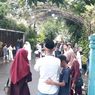 Rumah Jokowi di Solo Ramai Dikunjungi, Warga Asal Malang Rela Menunggu