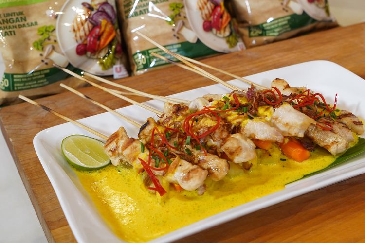 Sate ayam kuah soto betawi buatan Chef Norman Ismail. 