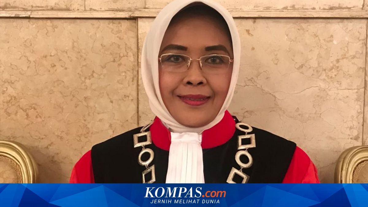 Suara Tinggi Hakim MK ke 6 Mahasiswa Unesa: Jangan Buat Main-main Persidangan Ini!