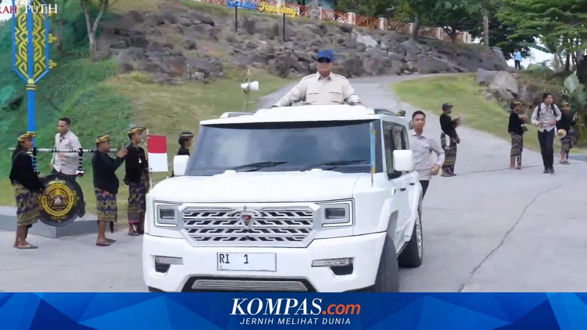 Prabowo Tiba di Lombok untuk Resmikan Bendungan, Sapa Warga dari Atas Maung