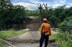 Jembatan di Babakan Madang Bogor Ambruk, Akses Terputus Akibat Longsor