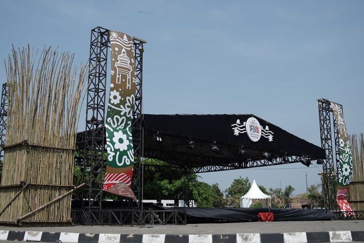Panggung utama Festival Budaya Surosowan untuk mengenang masa kejayaan Kesultanan Banten yang akan digelar pada 12-15 Oktober 2023. Berbagai kegiatan disajikan seperti lomba masak angeun lada dan berbagai stand makanan tradisional khas Banten.