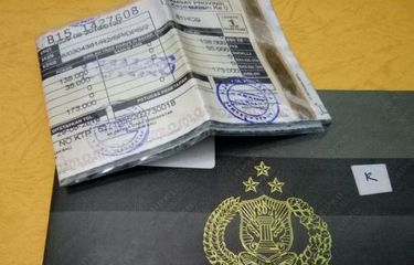 Ilustrasi STNK dan BPKB, cara balik nama motor 2023