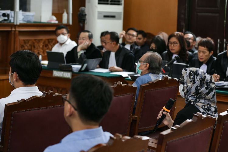 Jaksa Penuntut Umum menghadirkan 5 orang saksi ahli saat sidang dengan terdakwa kasus pembunuhan berencana Brigadir Nofriansyah Yosua Hutabarat atau Brigadir J, Kuat Ma'ruf, Ricky Rizal, Richard Eliezer, Putri Candrawathi, dan Ferdy Sambo di Pengadilan Negeri Jakarta Selatan, Senin (19/12/2022).