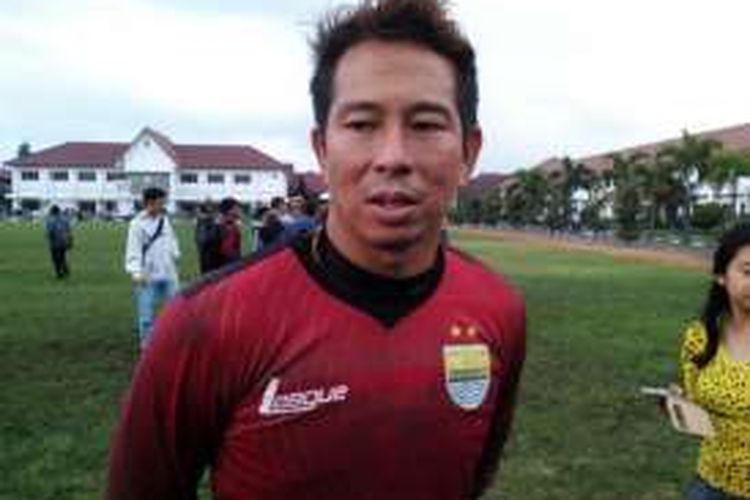 Kiper Persib I Made Wirawan saat ditemui usai latihan di Lapangan Sesko AD, Jalan Gatot Subroto, Senin (7/3/2016).