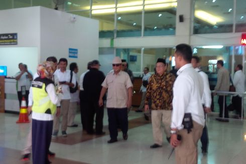 Prabowo Berziarah ke Makam Soeharto di Karanganyar