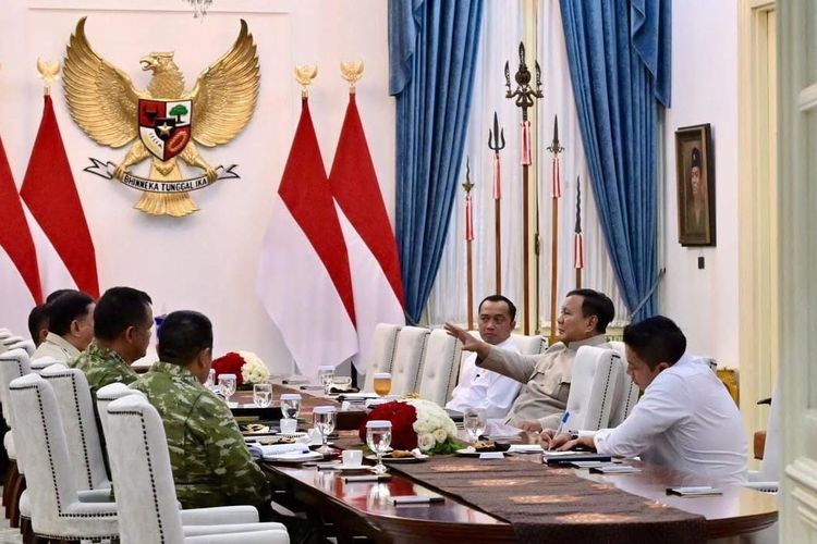 Prabowo Kumpulkan Menhan, Panglima, dan Kepala Staf TNI, Beri Perintah Jelang HUT RI