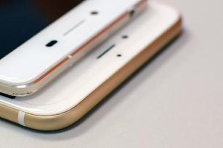 Layar lengkung 2,5D OPPO R7 memang berasal dari produsen yang sama dengan yang digunakan pada iPhone 6, meskipun sebetulnya memiliki perbedaan.
