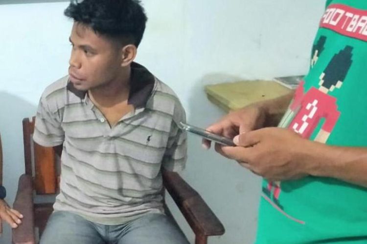 Ricardo Lekipeuw (22) anggota TNI gadungan yang menipu orang tua calon tantama TNI ditangkapanggota intel Kodam Pattimura, Selasa (10/3/2020)