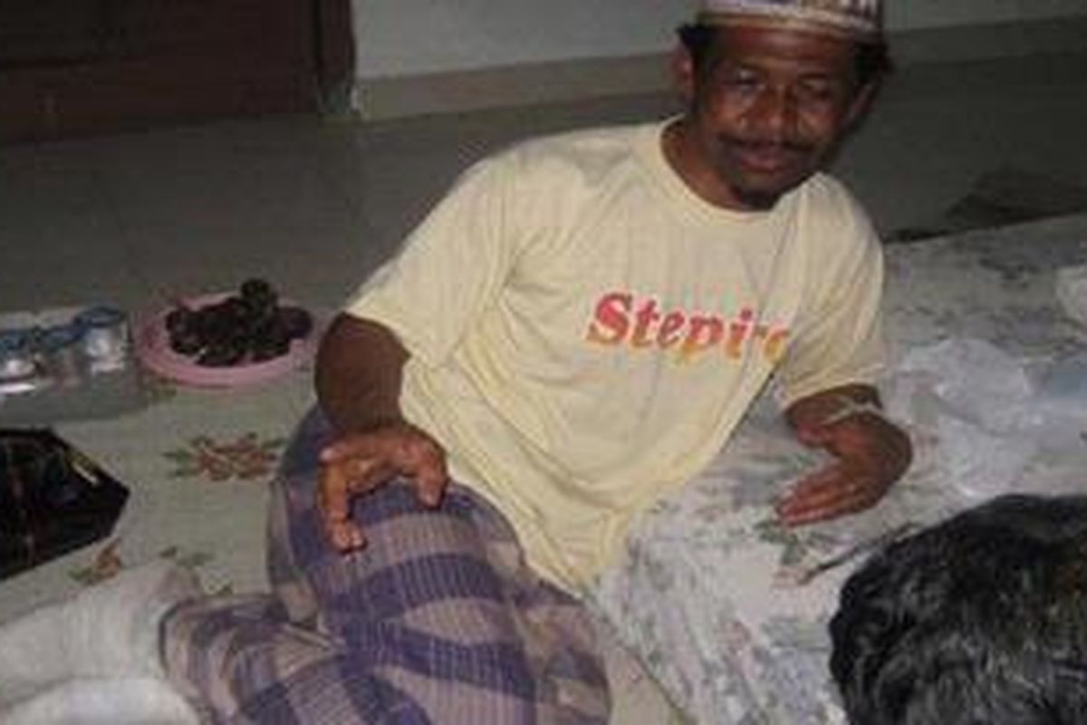 Ponimin tokoh spritual Kaliadem, Sleman, yang lolos dari amukan awan panas Gunung Merapi.