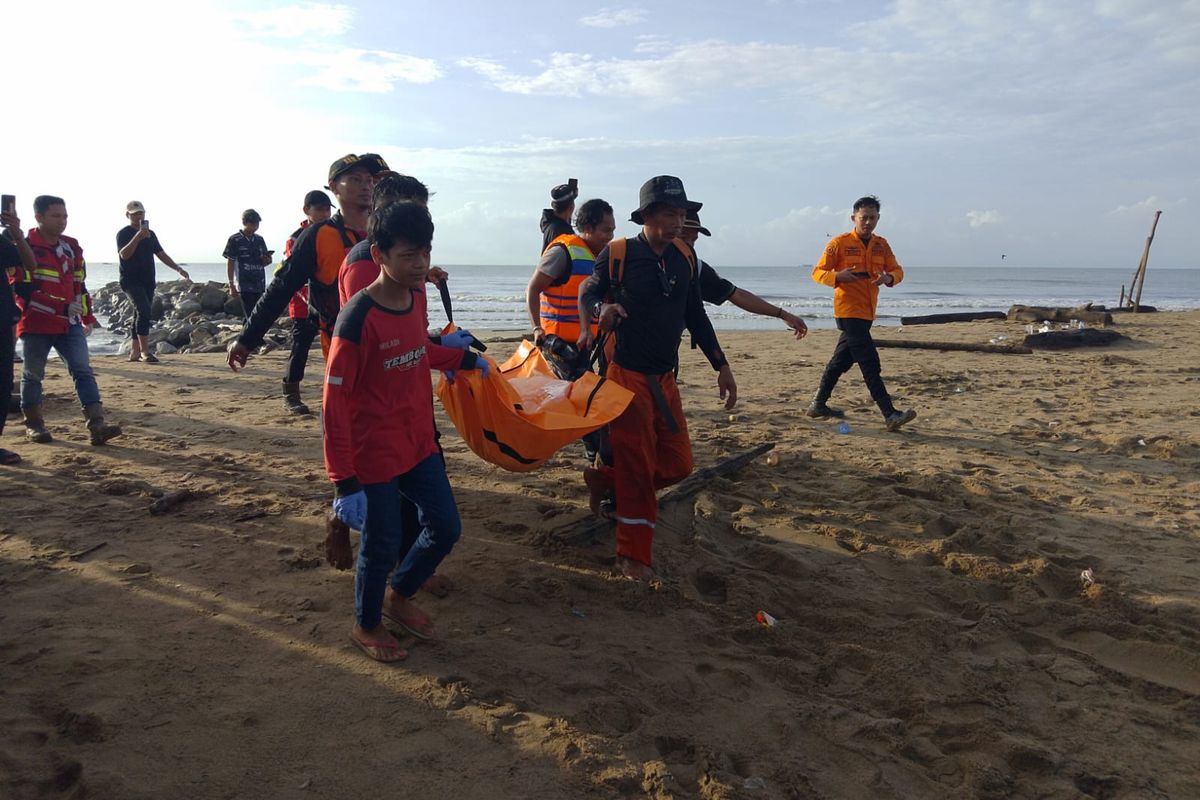 2 Santri yang Hilang Terseret Ombak di Pantai Jorong Ditemukan Tewas