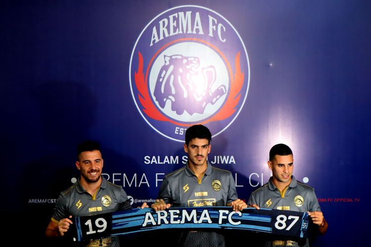 Ketiga pemain asing Arema FC asal Amerika Latin untuk musim 2020 Jonathan Bauman, Matias Malvino dan Elias Alderete resmi dikenalkan manajemen di Kantor Arema FC pada Kamis (30/01/2020) siang.