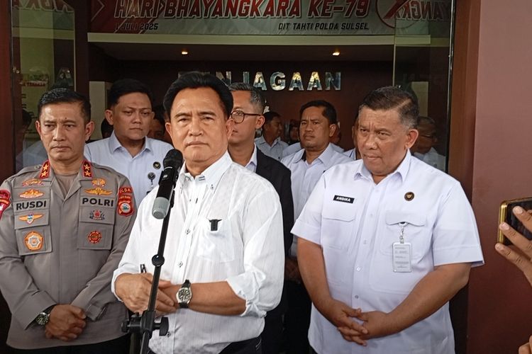 Tinjau Tersangka Pembakaran Dua Gedung DPRD di Makassar, Menko Yusril Minta Kapolda Sediakan Bantal dan Karpet bagi Tahanan