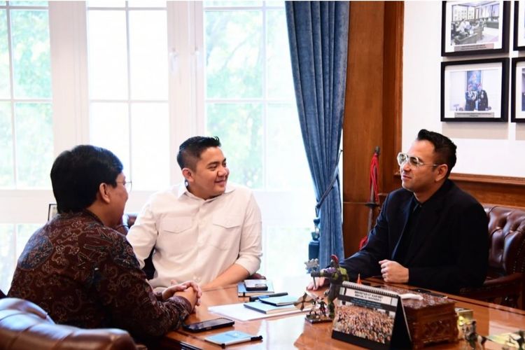 Seskab Teddy Bertemu Raffi Ahmad: Bahasa Indonesia Harus Mendunia seperti 
