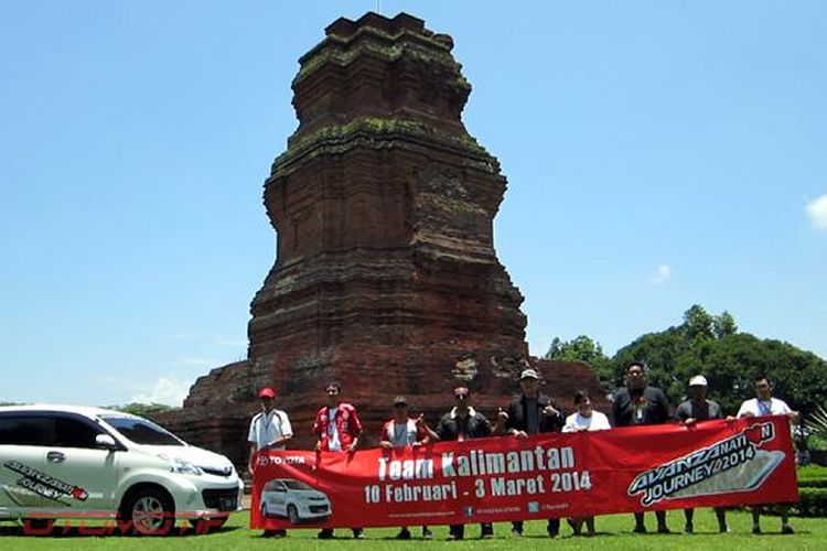 Menyusuri Peninggalan Ibu Kota Majapahit bersama Avanza