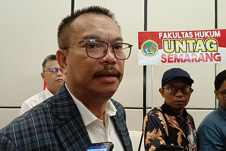 Anggota Komisi IX DPR RI, Edy Wuryanto saat ditemui wartawan di Hotel Azana Blora, Jawa Tengah, Sabtu (5/7/2025)