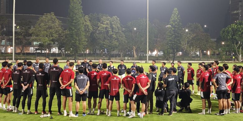 CdM SEA Games 2025, Bayu Priawan Djokosoetono, bersama tim meninjau TC Timnas U22 Indonesia