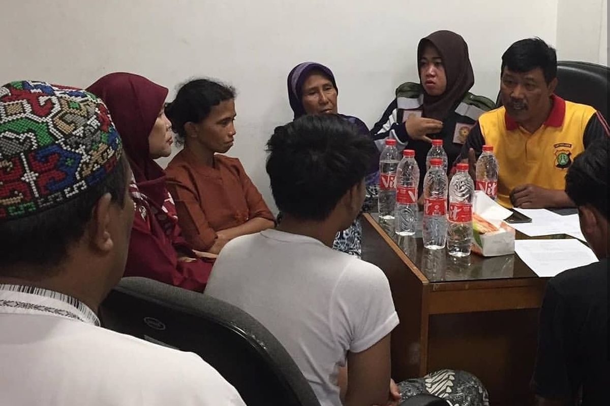 Proses dialog antara ZF, neneknya, pengurus RT dan RW, serta pihak Satpol PP