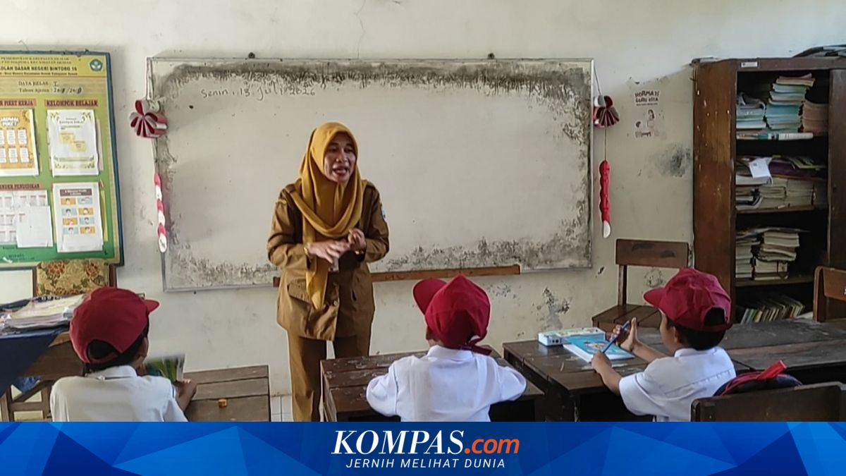 Pemandangan Tak Biasa Hari Pertama Masuk Sekolah di SDN Bintoro 16 Demak