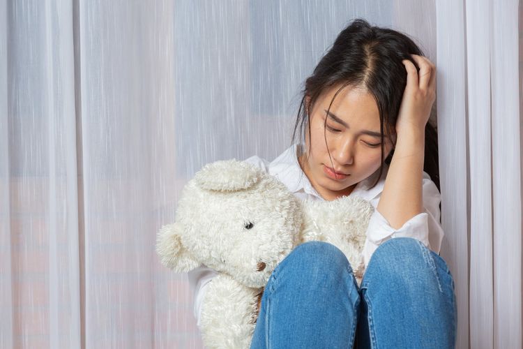 6 Tanda Riwayat Kekerasan Emosional dari Orangtua di Masa Kecil