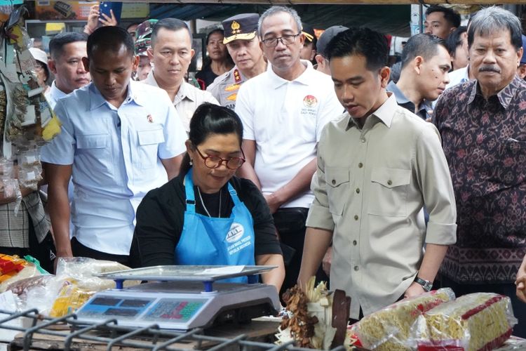 Wakil Presiden Republik Indonesia, Gibran Rakabuming Raka mengunjungi Pasar Dauh Pala, Desa Delod Peken, Kecamatan Tabanan, Bali pada Sabtu (5/7/2025).