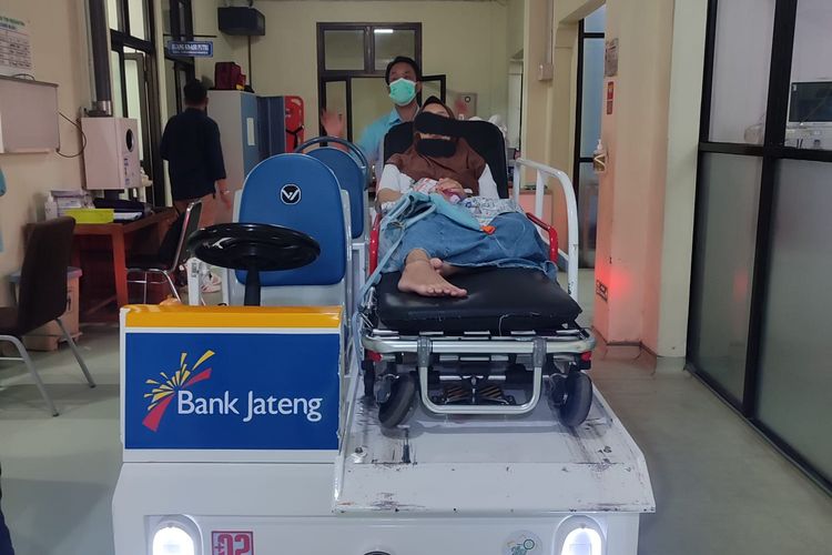 Bukan Sekadar Tren, Mobil Listrik Jadi Solusi RSUD Tjitrowardojo Antar Pasien di Lahan 10 Hektar