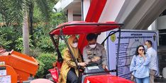 Serahkan Bantuan Alsintan untuk Unhas, Mentan: Kita Jadikan Semuanya Petani Milenial