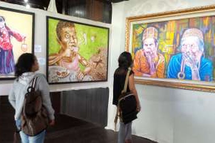 Karya seni rupa yang ditampilkan dalam pameran yang diselenggarakan di Rumah Betang, Jalan Sutoyo, Pontianak, Kalimantan Barat, Kamis (10/3/2016).