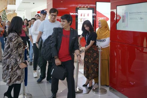 Pembeli Pertama iPhone X di Indonesia Antre dari Jam 6 Pagi