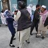 Taliban Dorong Wanita yang Berdemo Menuntut supaya Murid Putri Boleh Sekolah